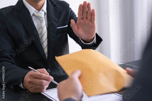 Papier peint Businessman or accountant is rejecting and resisting partner bribery deals in joint financial settlement, illegal anti-bribery ideas