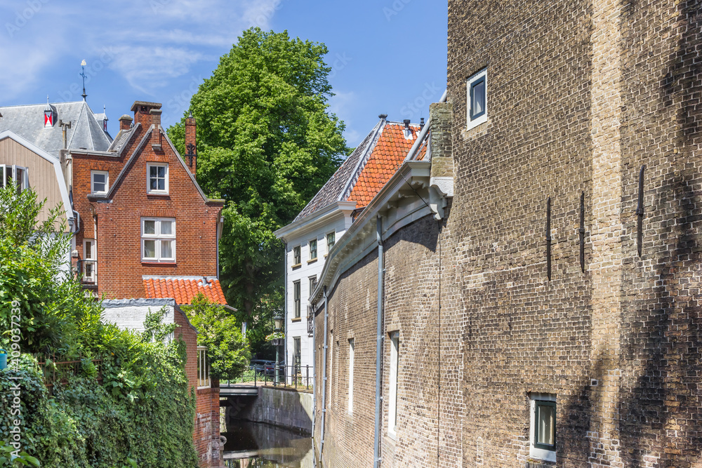 Fototapeta premium Little canal and old houses in Gouda, Netherlands