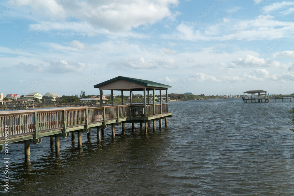 Fototapeta premium Fishing Pier at Flageler Florida along the Intercoastal waterway