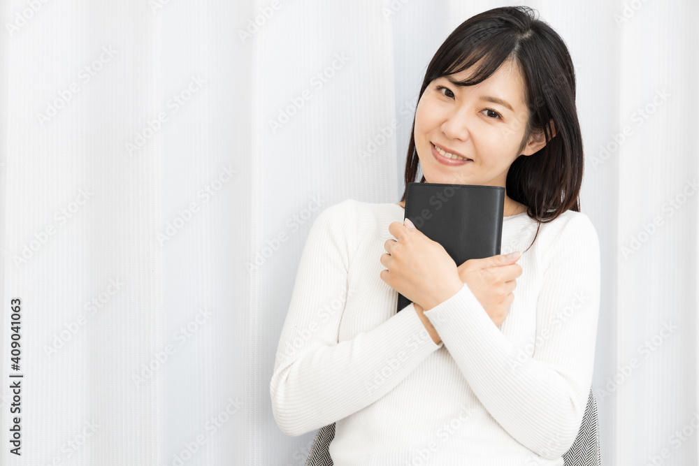 Woman sitting in a chair and holding a book