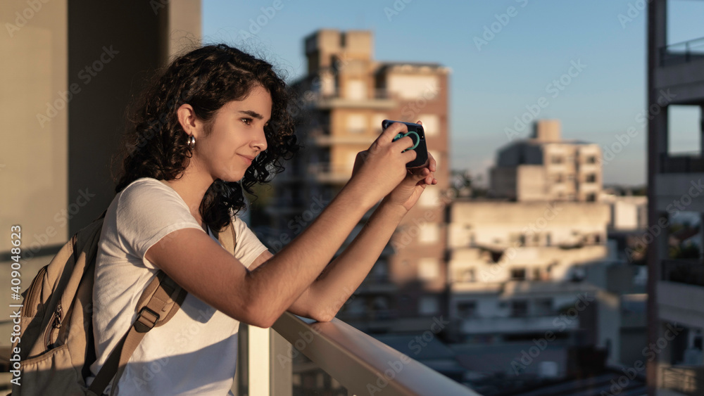 happy woman in the city