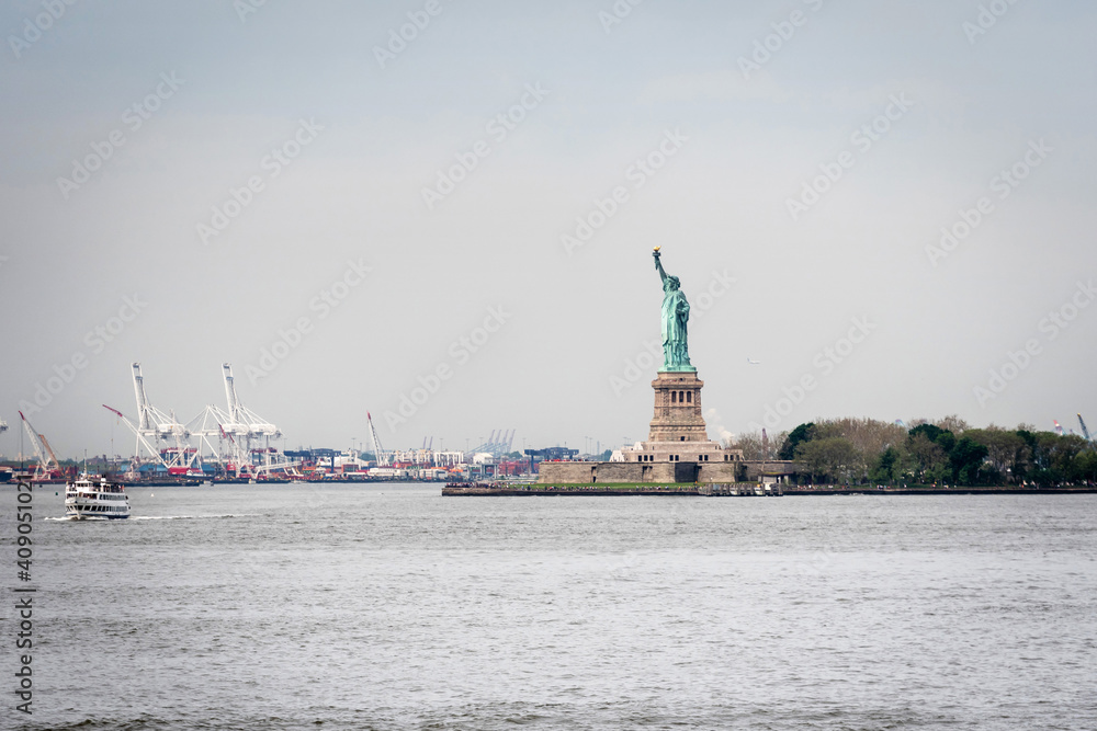 Ferry Boat approaching the Statue of Liberty, Liberty Island