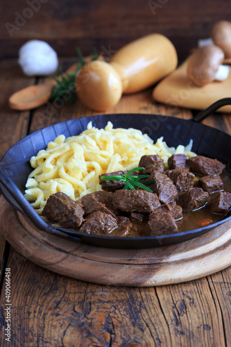 Gulasch mit Spätzle photo