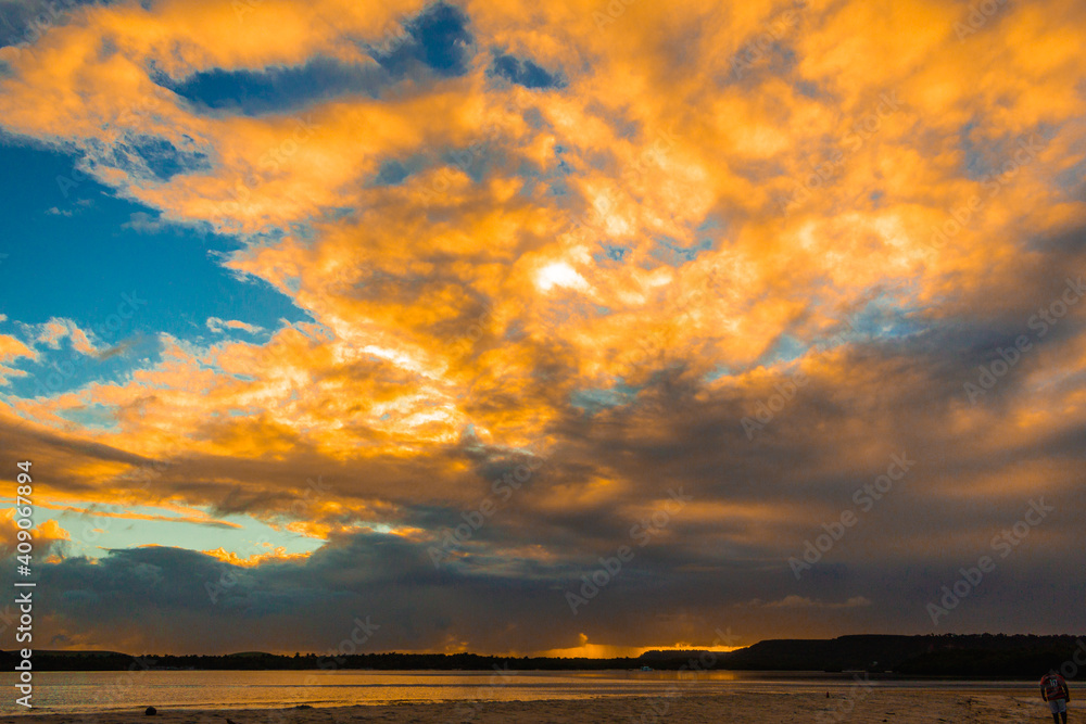 Fototapeta premium Lindo Pôr do sol na praia das conchas