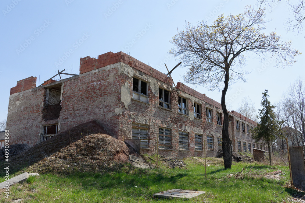 Vieille usine en briques en reconstruction