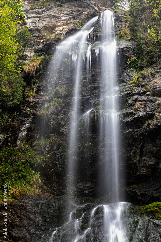 Fototapeta premium langzeit belichtung von einem wasserfall
