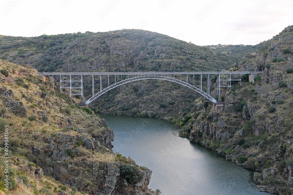 The Requejo bridge is an engineering work built to cross the Duero River between the Sayago and Aliste regions, in the province of Zamora, Spain. The bridge was inaugurated on September 15, 1914. The Requejo bridge is an engineering work built to cross the Duero River between the Sayago and Aliste regions, in the province of Zamora, Spain. The bridge was inaugurated on September 15, 1914.