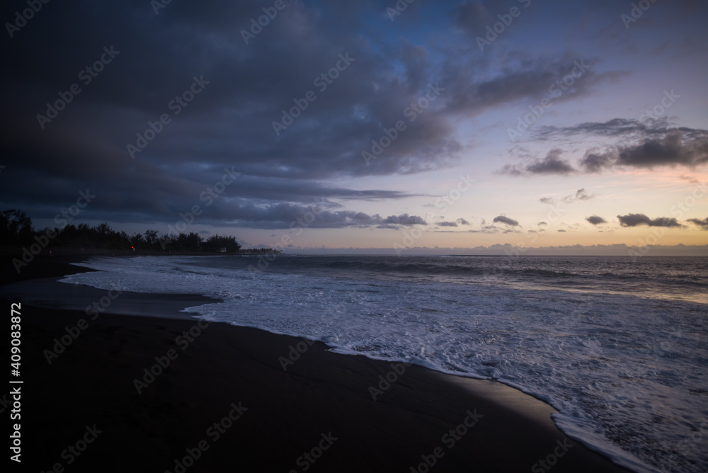 Obraz premium Sunset at Etang-Salé, Reunion Island