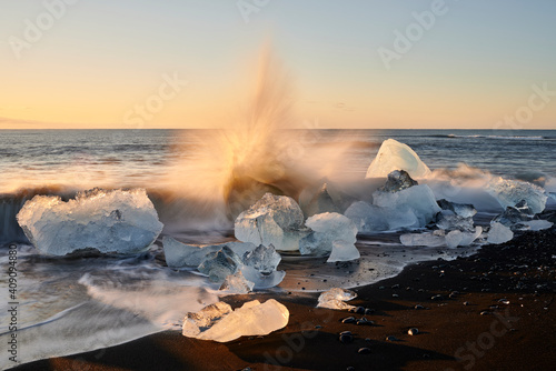 Powerful wave at ice chunks