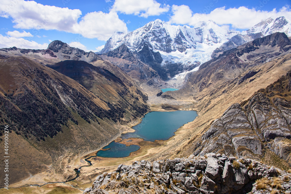 Stunning view of Laguna Jahuacocha and the entire Cordillera Huayhuash