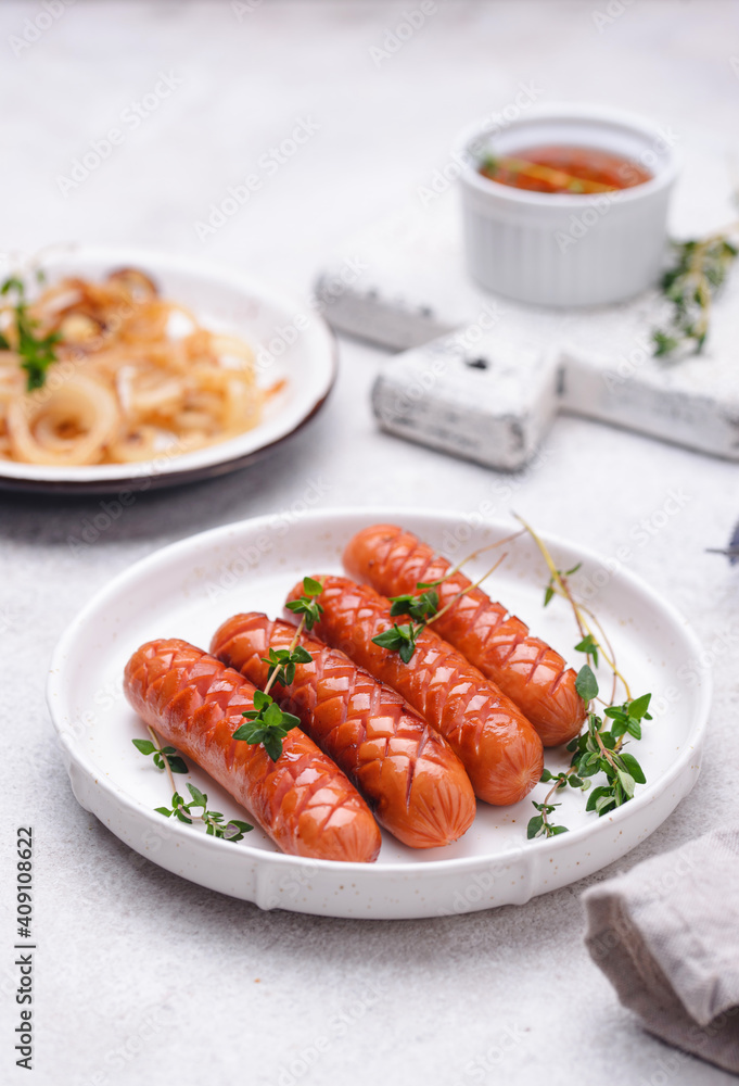 Grilled sausages with roasted onion Grilled sausages with roasted onion