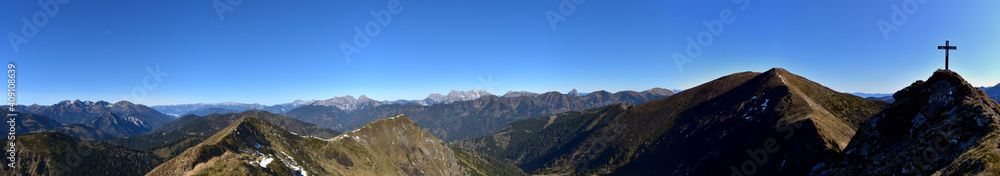 Panorama am Himmelkogel über die Niederen Tauern, Eisenerzer Alpen und  Gesäuse und den Himmeleck in der Steiermark, Österreich