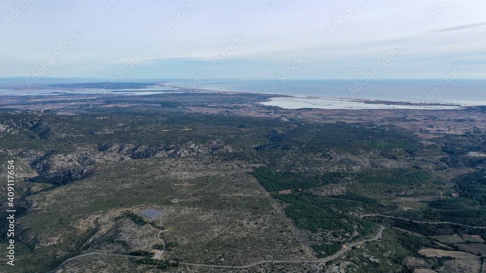 vue aérienne des Corbières et des Pyrénées avec le Canigou vue aérienne des Corbières et des Pyrénées avec le Canigou