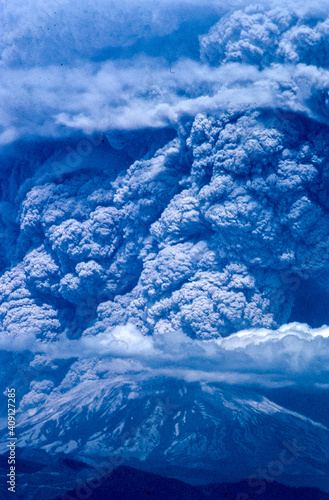 Obraz na płótnie Mt. St. Helens eruption, May 18, 1980.