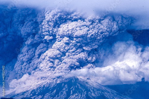 Obraz na płótnie Mt. St. Helens eruption, May 18, 1980.