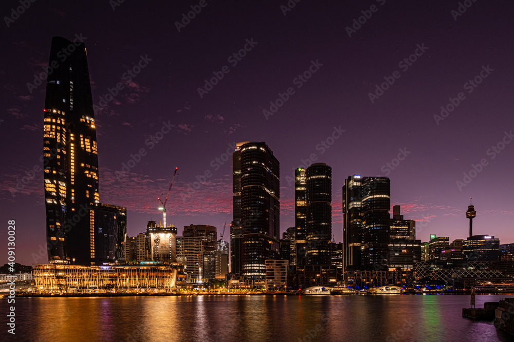 Fototapeta premium Sydney city at dawn