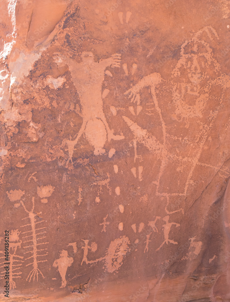 Naklejka premium Beautiful Ancient Native American Petroglyphs from the Southwest US.