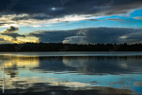 2021-01-28 LAKE WASHINGTON FROM MERCER ISLAND WITH A STORMY SKY