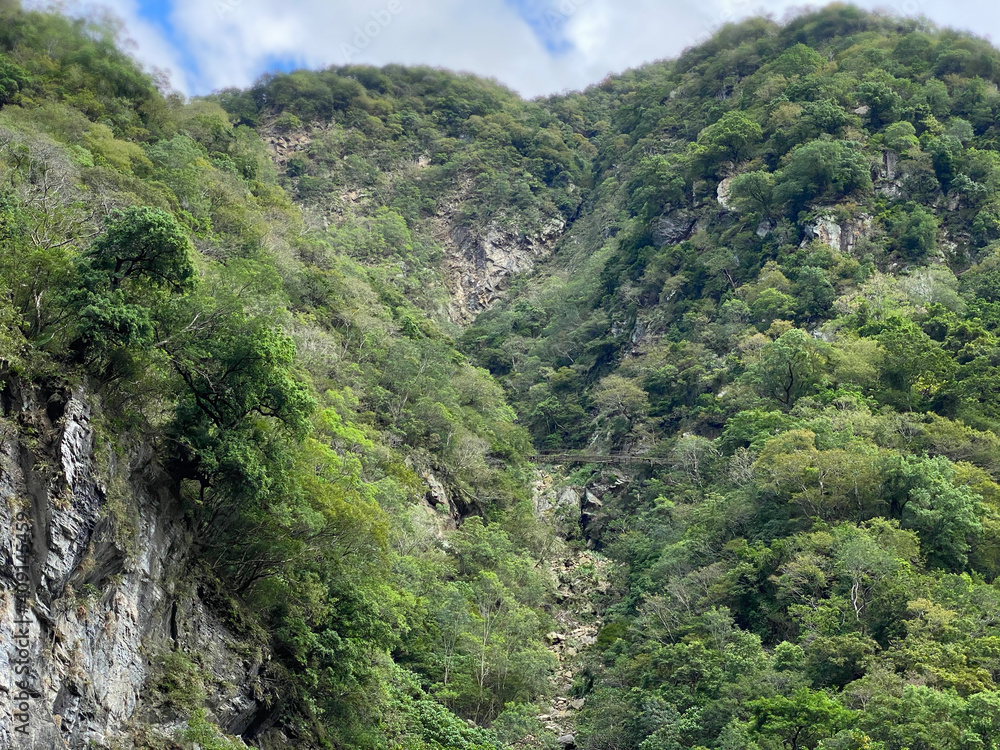 The Zhuilu Old Trail was created hundreds of years ago by the Truku indigenous people to connect their villages in Taroko Gorge and it is the landmark gorge of the park carved by the Liwu River.