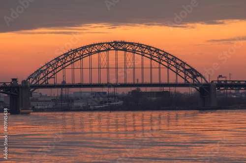 Fototapeta Naklejka Na Ścianę i Meble -  city harbour bridge at sunset