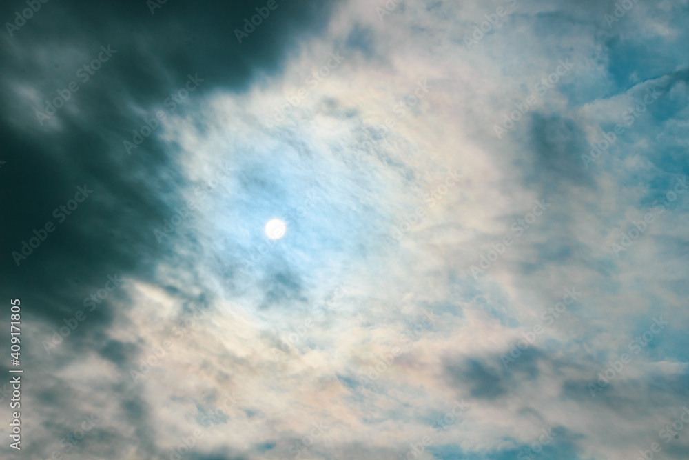 雨雲せまる空 雨雲せまる空
