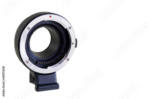 Automatic lens mount adapter for EF - EFM connectors
