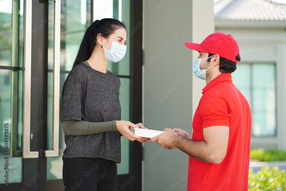 Delivery staff wearing red uniforms, delivering food box to customers ordering food from restaurants, home delivery service and have to sign on the smartphone . Delivery staff wearing red uniforms, delivering food box to customers ordering food from restaurants, home delivery service and have to sign on the smartphone .