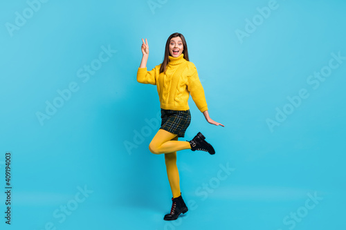 Tablou pe pânză Full length photo of charming shiny young woman dressed yellow pullover showing