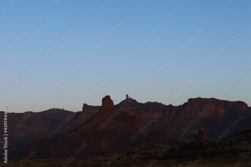 roque nublo et roque bentayga au milieu de l'ile de gran canaria aux canaries