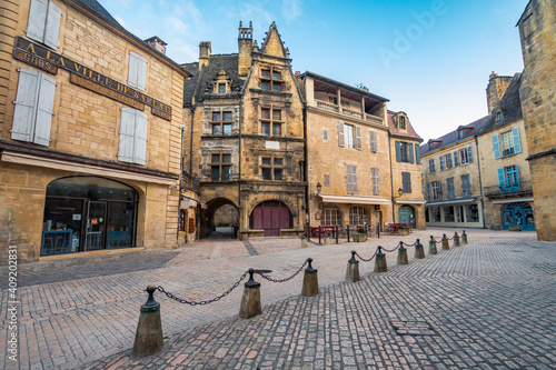 Fototapeta Naklejka Na Ścianę i Meble -  street views of sarlat la caneda old town, France