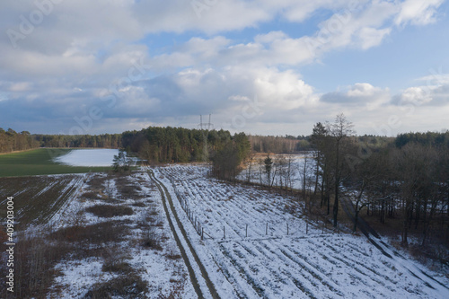 Las zimą. Widok z drona. © boguslavus