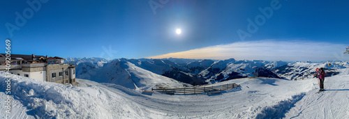 Panorama Skigebiet Saalbach Hinterglemm mit Sonne photo