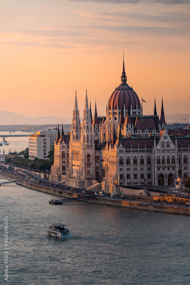Naklejka premium Budapest, Hungary. Night view on Parliament building over delta of Danube river.