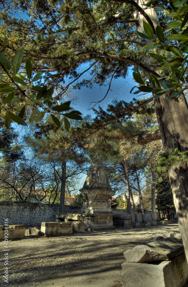 Nécropole des Alyscamps à Arles, France