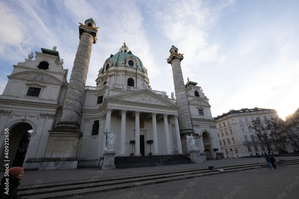 Obraz premium The famous Karlskirche in Vienna, Austria