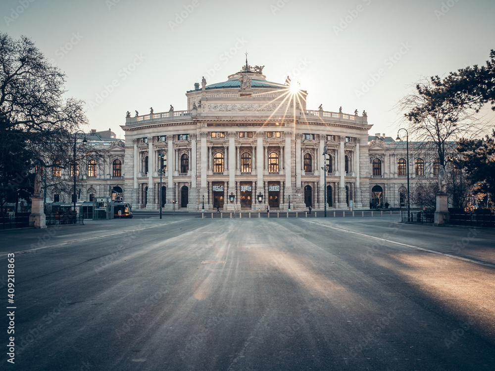 Obraz premium Sunrise at Vienna's Burgtheater 