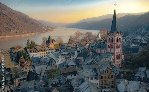 Foto A frosty winter day in Bacharach am Rhein in Rhineland-Palatinate, Germany