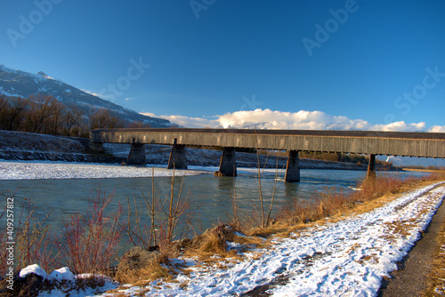 Alte Holzbrücke über denRhein in Vaduz in Liechtenstein 7.1.2021