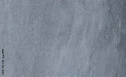 Il Bardiglio Imperiale è un marmo italiano, estratto nelle cave di Carrara, elegante di colore grigio scuro con venature parallele.