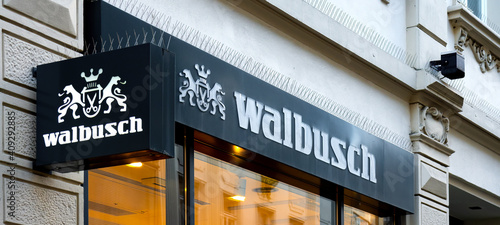 Walbusch logo. Walbusch Walter Busch GmbH & Co. KG ist ein deutsches Mode-Unternehmen  mit Sitz in Solingen Stock-Foto | Adobe Stock
