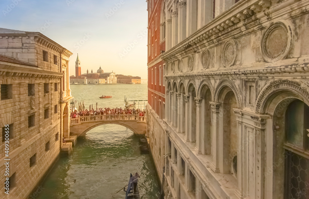 Vue depuis le pont des soupir à Venise sur la lagune, Palais des doges.