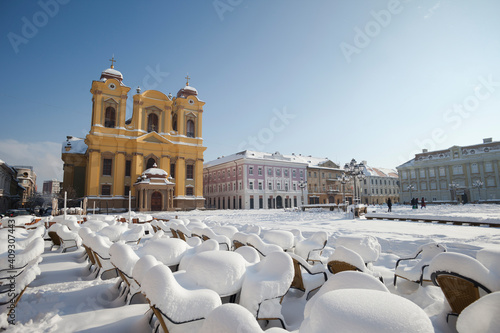 Obraz na plátně Union Square of Timisoara, Catholic Dome on winter