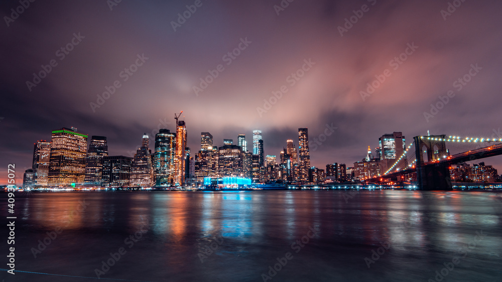 Fototapeta premium Manhattan city skyline at night