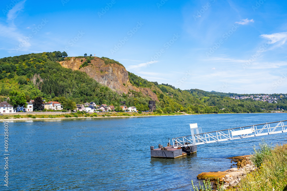 Blick auf Erpel und die Erpeler Ley von Remagen, Rheintal, Rheinland-Pfalz, Deutschland 