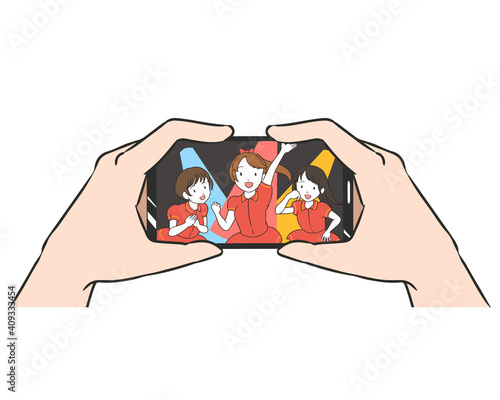 スマホ　両手持ち　ゲーム　アイドル系