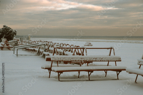 Wintertag am Frauenstrand in Paernu ( Estland ) an der Ostsee photo