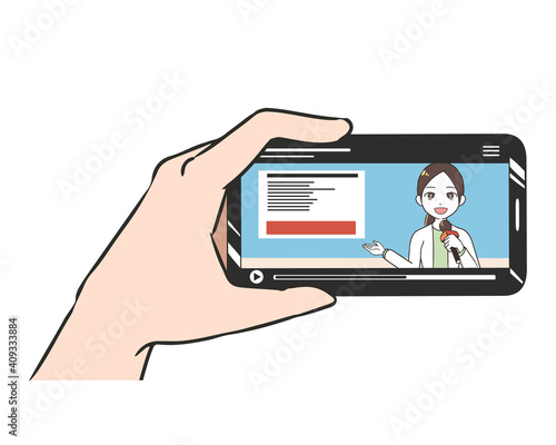 スマホ　横画面　報道番組を見る　女性