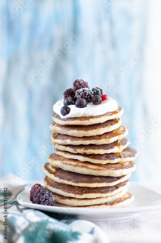 pancake with honey, healthy breakfast