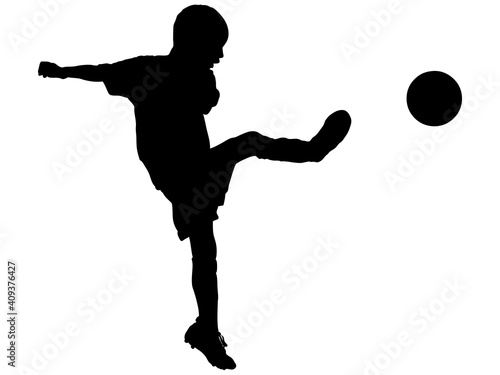シュートするサッカー少年のシルエット