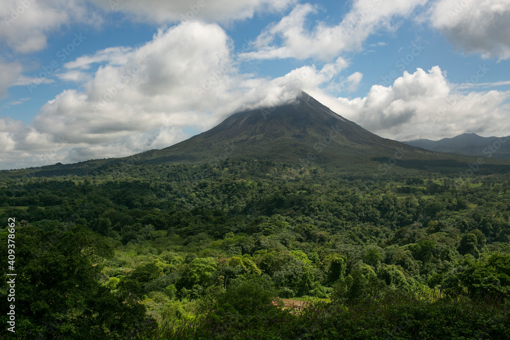 Fototapeta premium Arenal Volcano in Costa Rica